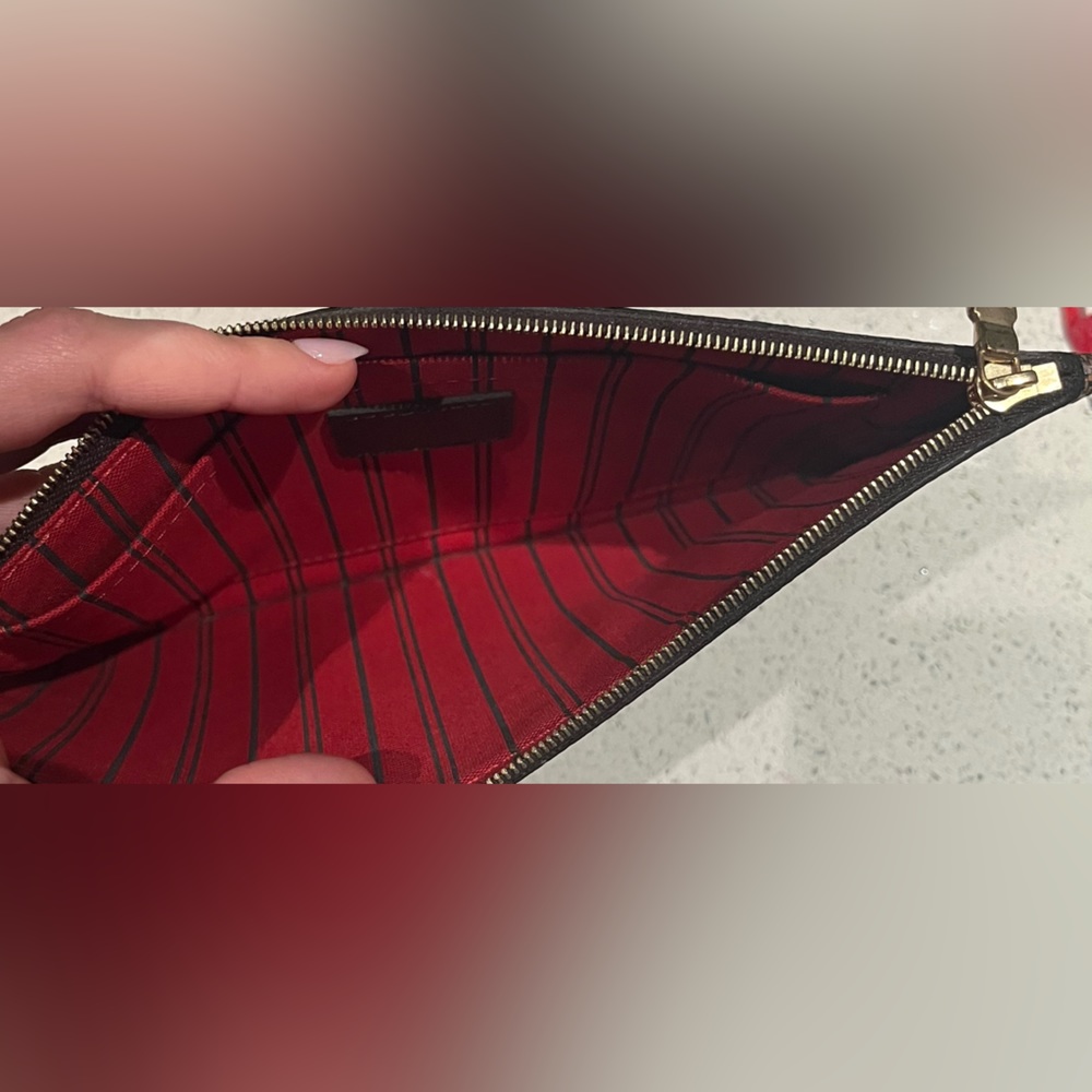 Louis Vuitton Neverfull Damier Ebene Cherry Neverfull Pouch MM - Picture 4 of 6